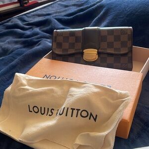 Lv Damier wallet